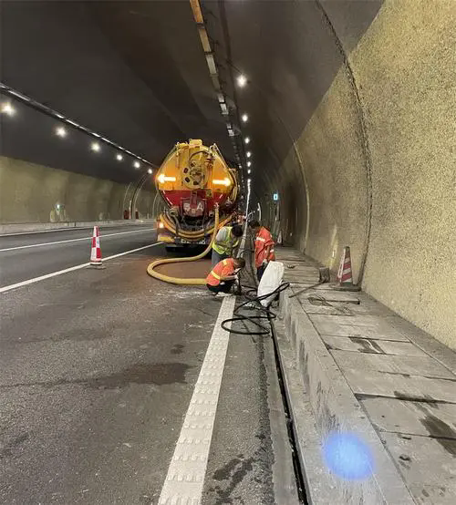 绩溪隧道排水渠清淤